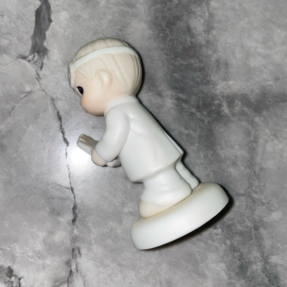 Precious Moments Mini Healthcare Hero - Picture 8 of 11